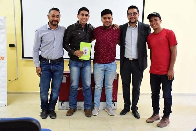 Estudiantes crean incubadora para huevos