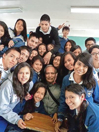 Festejan años de enseñanza