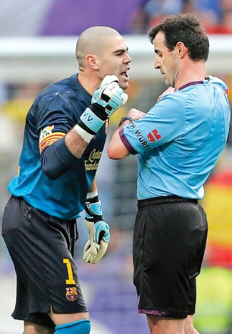 Dan cuatro juegos de castigo a Víctor Valdés