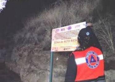 Toman precauciones por posibles derrumbes