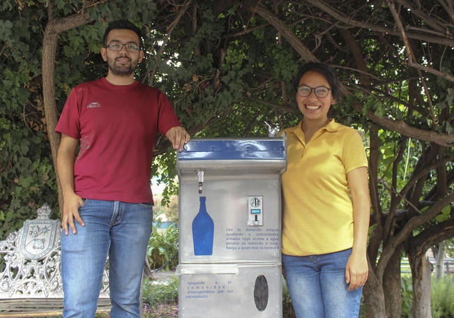 Crean despachador de agua ‘inteligente’ alumnos de la UAQ