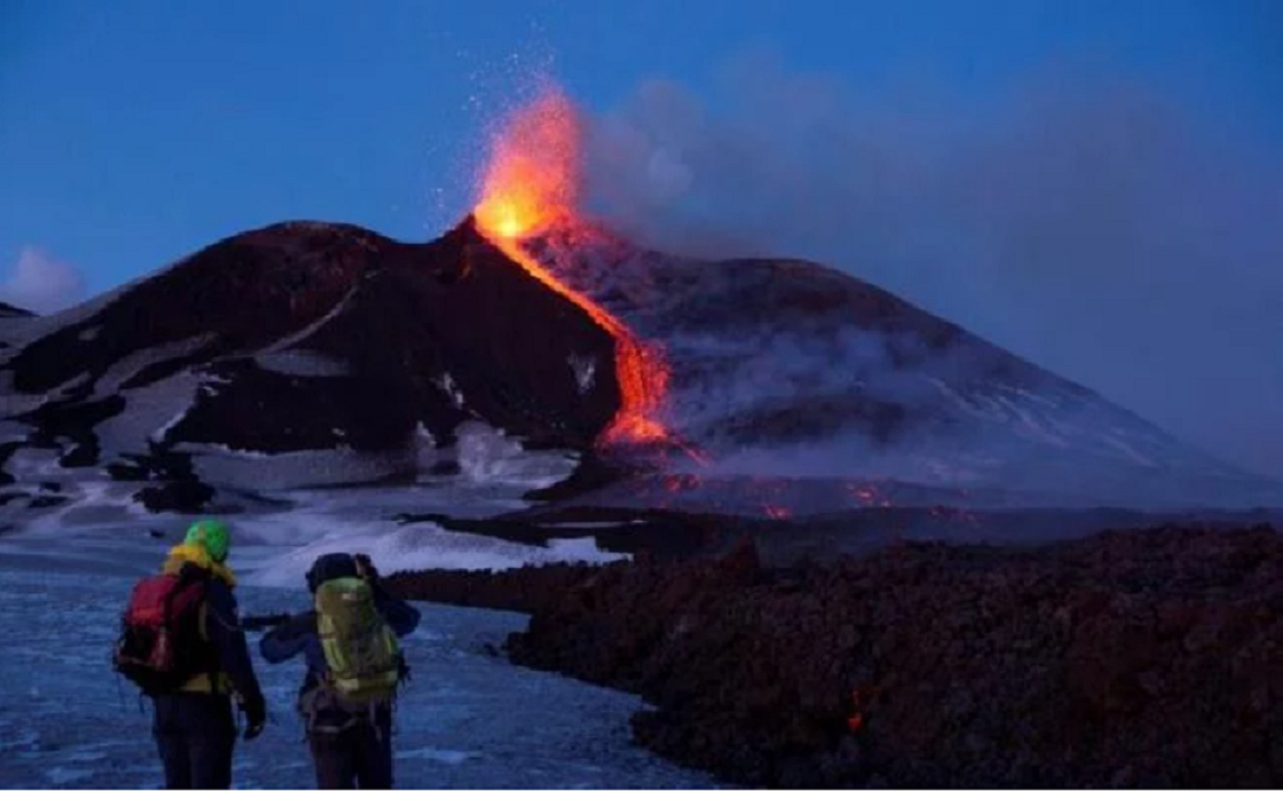 Una cadena de alrededor de 130 temblores de tierra ha sacudido al volcán durante todo el día