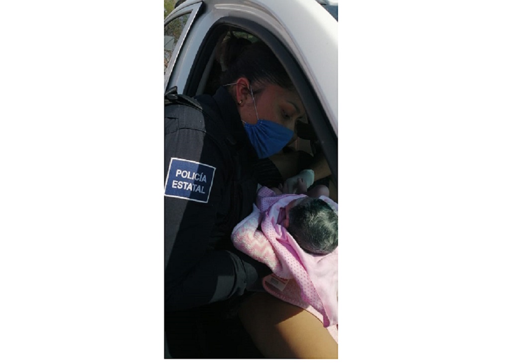 Mujer da a luz a bordo de un automóvil, en el boulevard Bernardo Quintana 