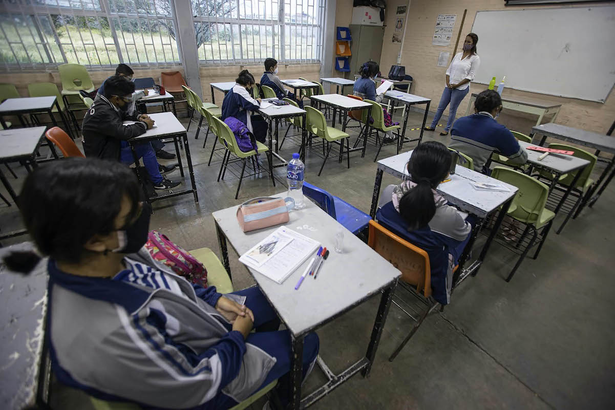 Regresan a clases presenciales 30% de las escuelas en Querétaro