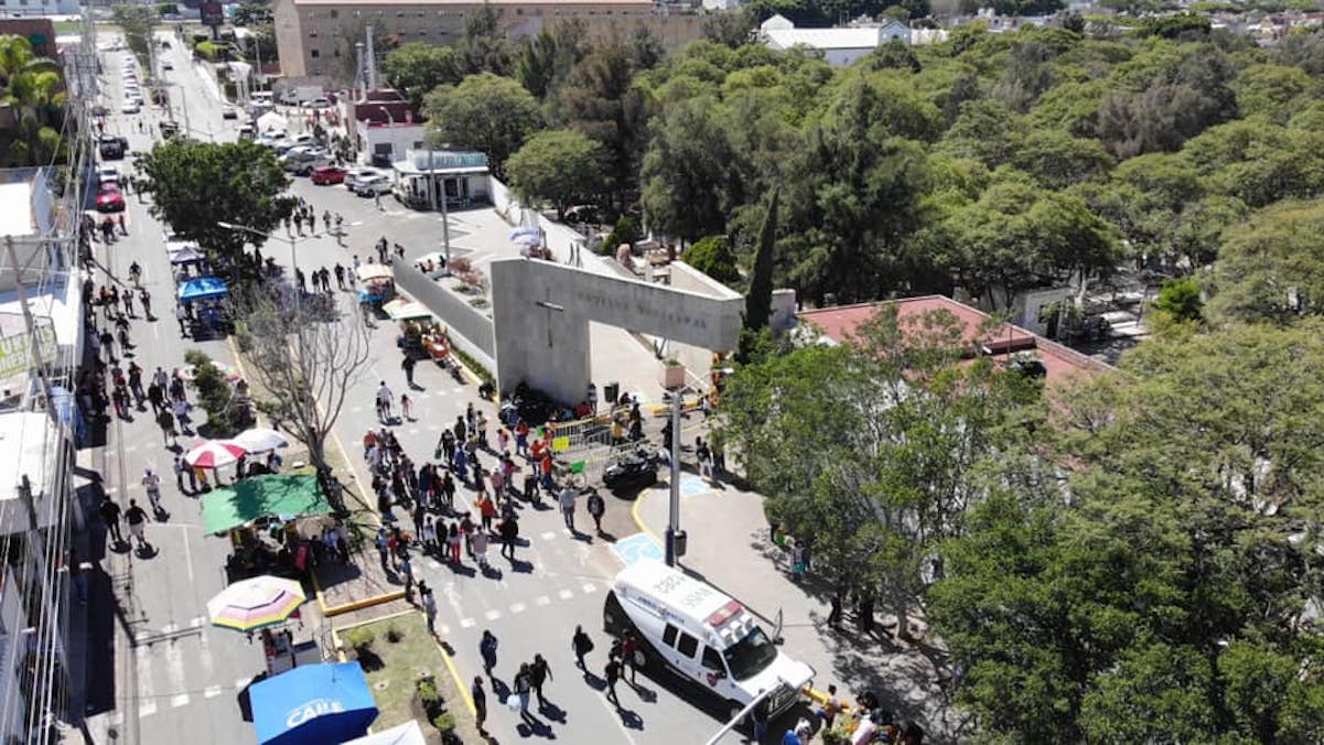 Más de 70 mil personas visitaron los panteones ubicados en la capital de Querétaro
