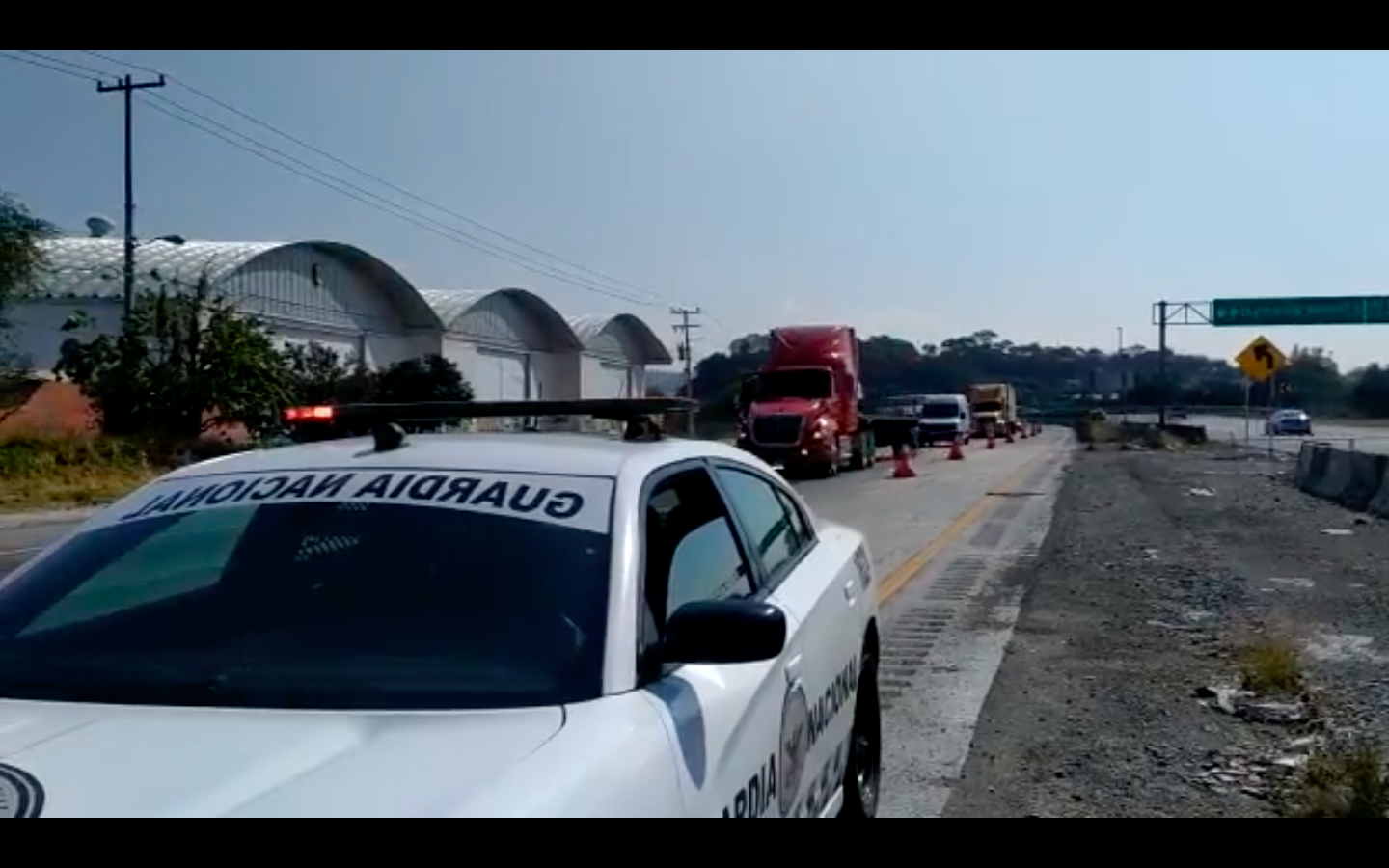 Autopista México-Querétaro presenta carga vehicular debido a obras en la vialidad