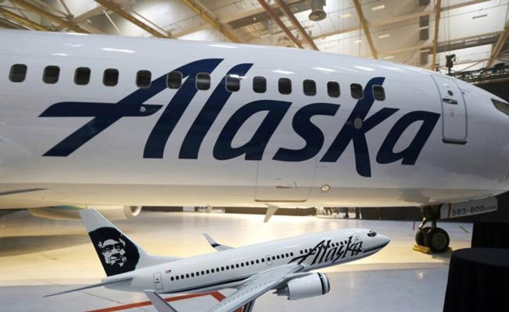 Alaska, desnudo, hombre, viaje, Alaska Airlines a Seattle, Anchorage, hombre desnudo, #ParaAbrirBoca
