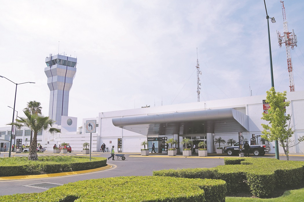 Arellano Ramírez explicó que el fortalecimiento de estos aeropuertos ayudarían a disminuir la saturación del Aeropuerto Internacional de la Ciudad de México (AICM).