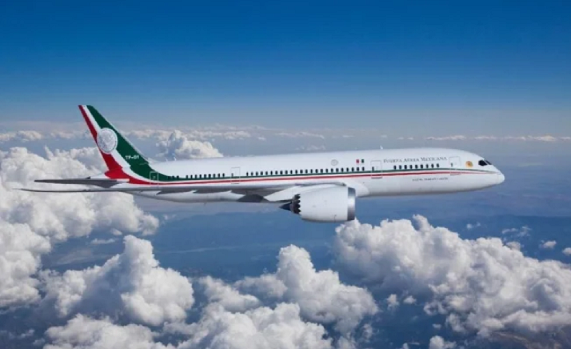 Desde su llegada a México, la madrugada del 3 de febrero de 2016, el Boeing 787-8 ha sido escoltado en Europa por jets de combate.