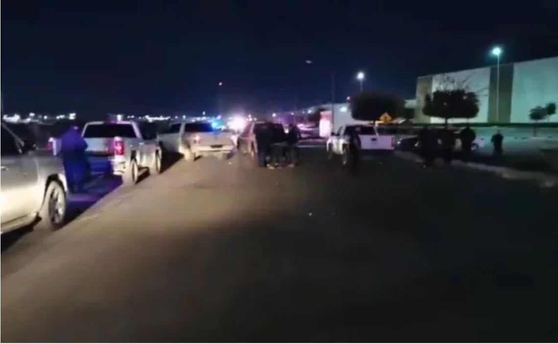 Matan a 4 en estacionamiento de plaza comercial en Sonora