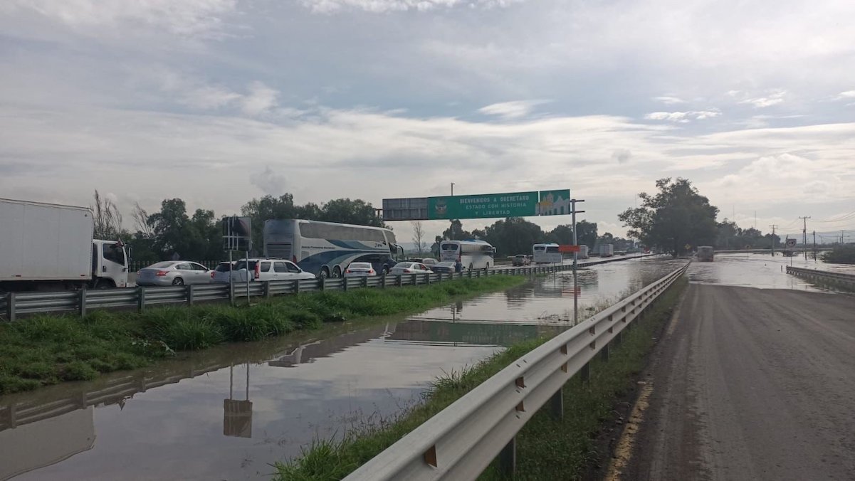 Abren la autopista Querétaro-Celaya, baja el nivel de agua 