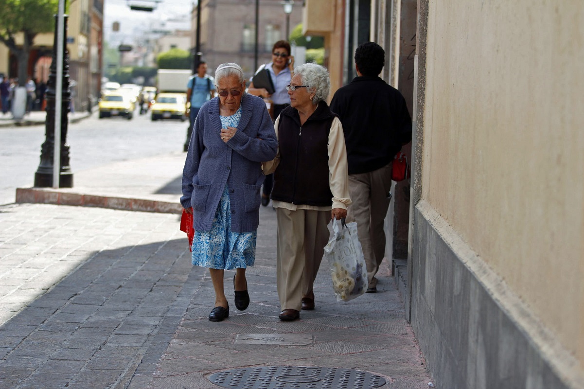 Protegerán viviendas de adultos mayores; ya no podrán despojarlos en Querétaro