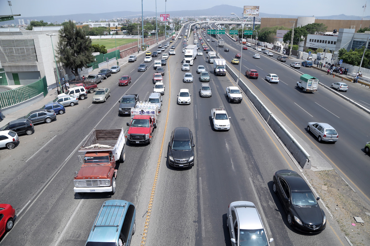 Gobernador de Querétaro analiza viabilidad del segundo piso en Avenida 5 de Febrero