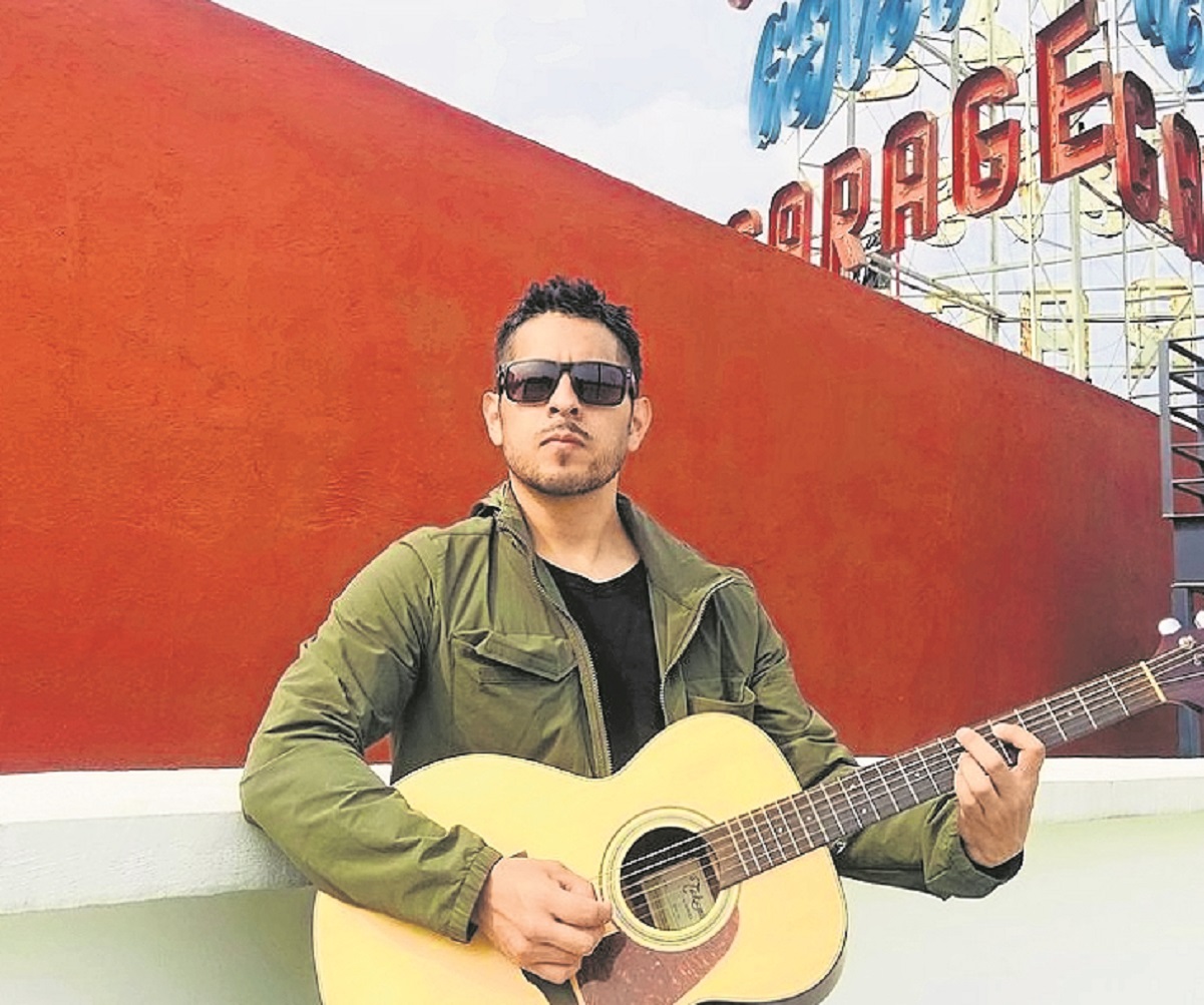 Con su música, Esteban Gómez-González pone en evidencia el lado negativo de las redes sociales