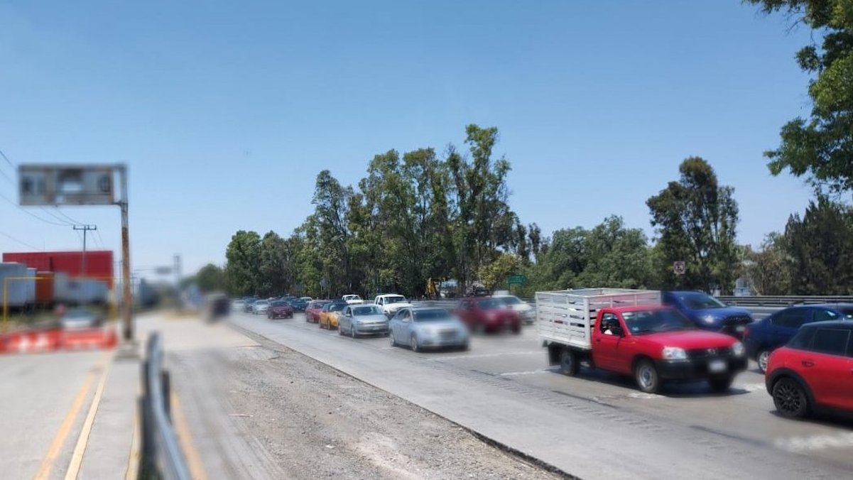 Reportan tránsito detenido en la autopista México-Querétaro, a la altura de San Juan del Río