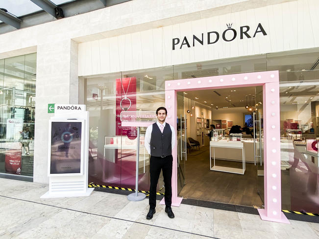 Pandora cumple un año en Plaza La Victoria