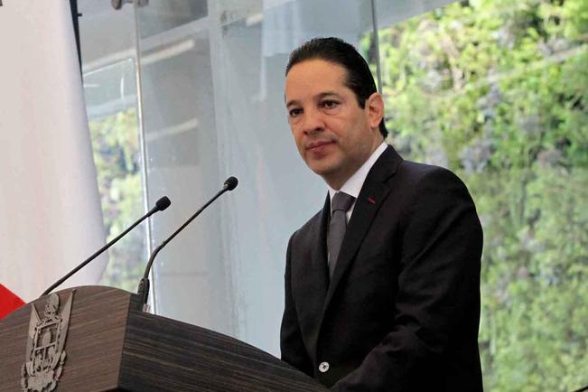 El gobernador de Querétaro también señaló que estarán atentos para defender los valores democráticos.