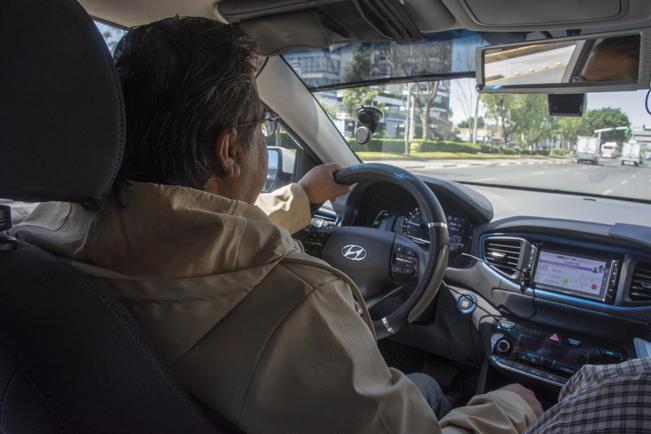 Darán hasta 80 mil pesos a taxistas para compra de autos híbridos 