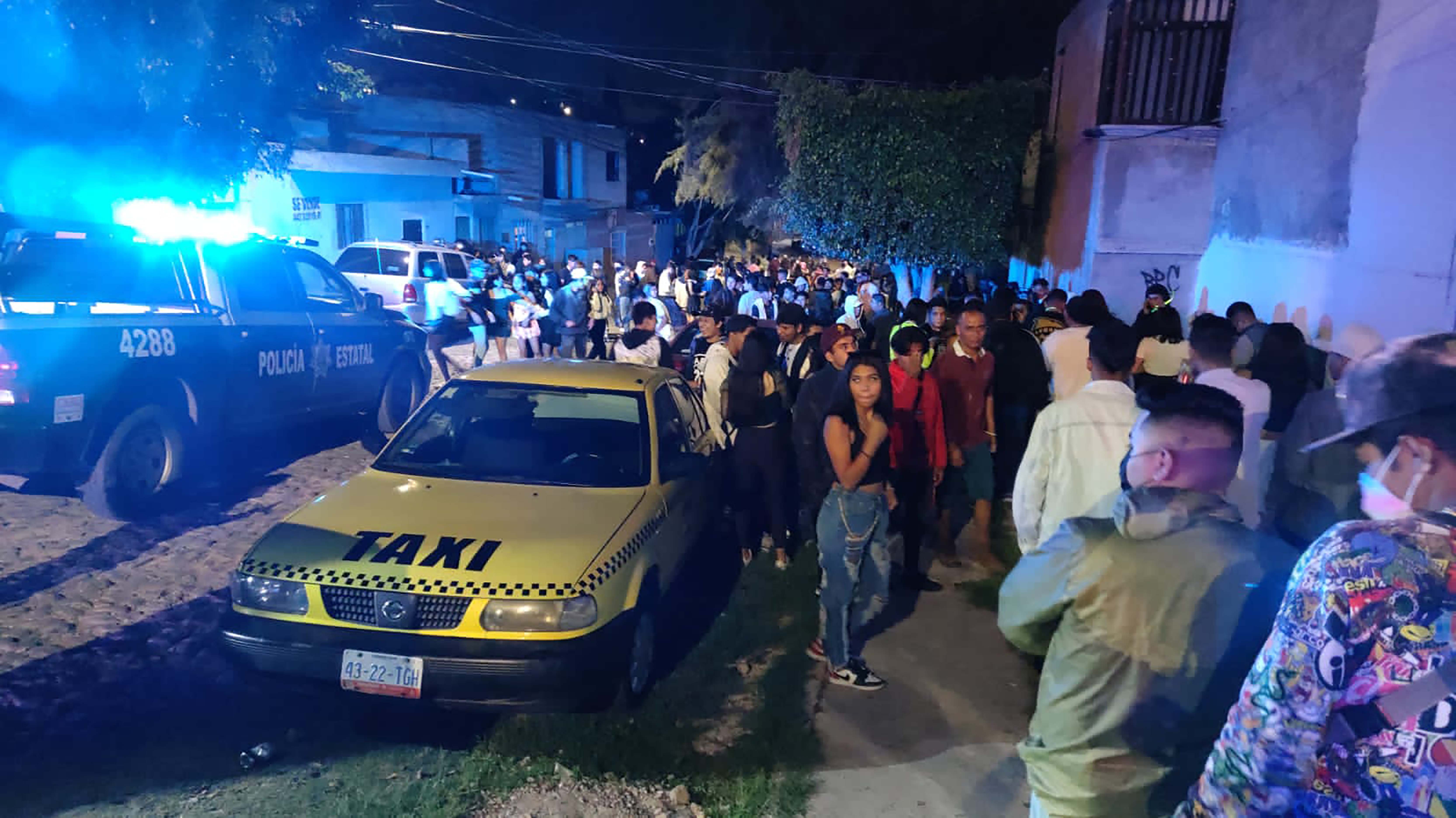 A pesar del incremento de contagios, 500 jóvenes arman fiesta en Loma Bonita