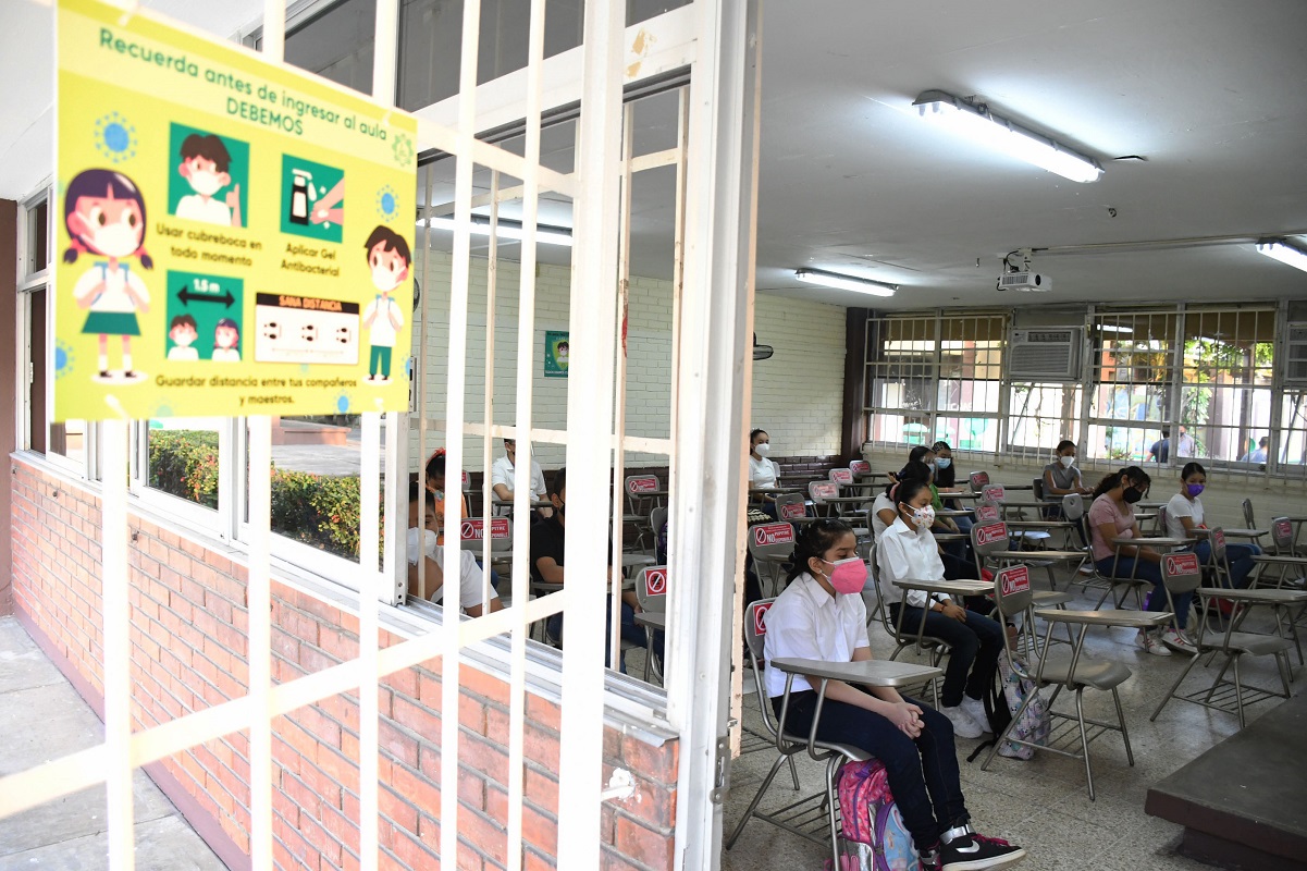Filtros sanitarios detienen el ingreso de niños contagiados de Covid-19 a las escuelas en Querétaro