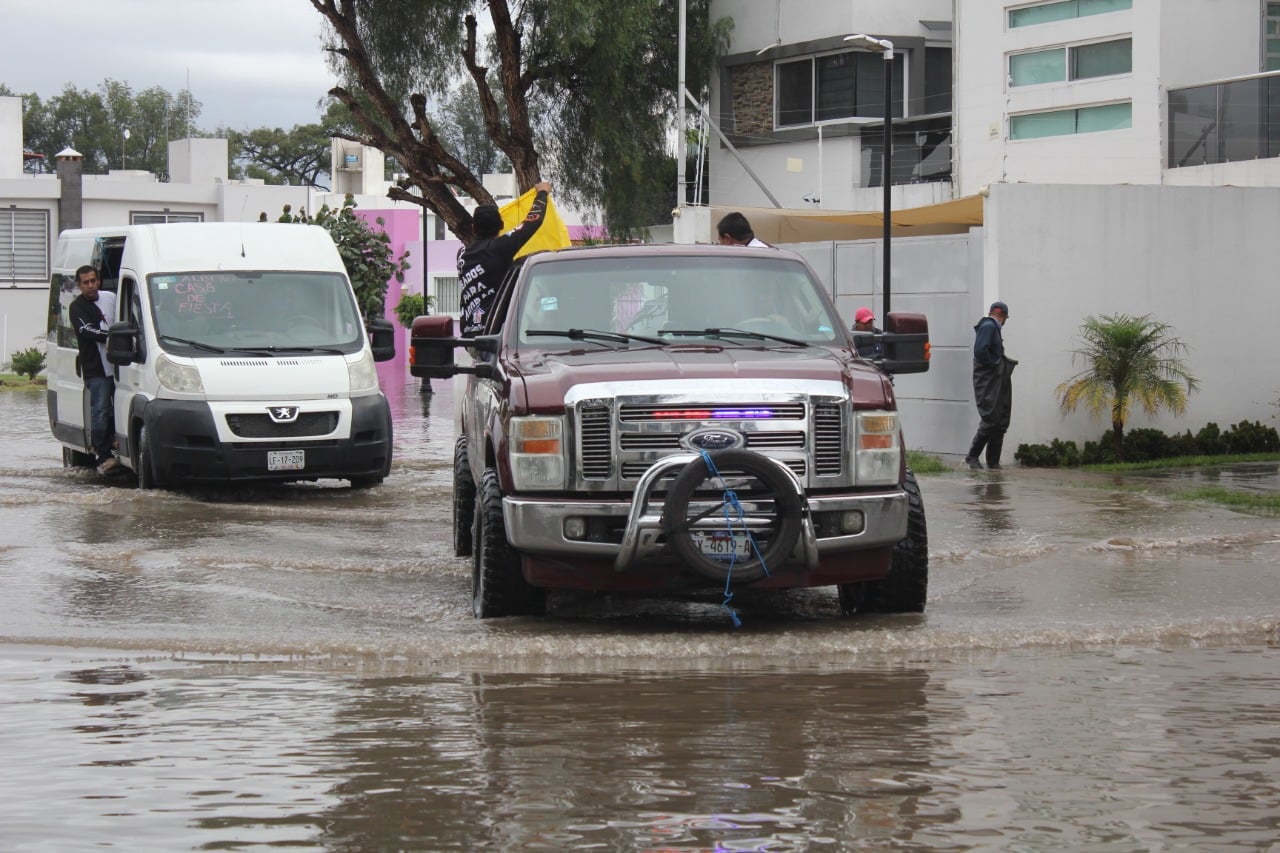 Autoridades ordenan la evacuación inmediata en doce colonias de San Juan del Río