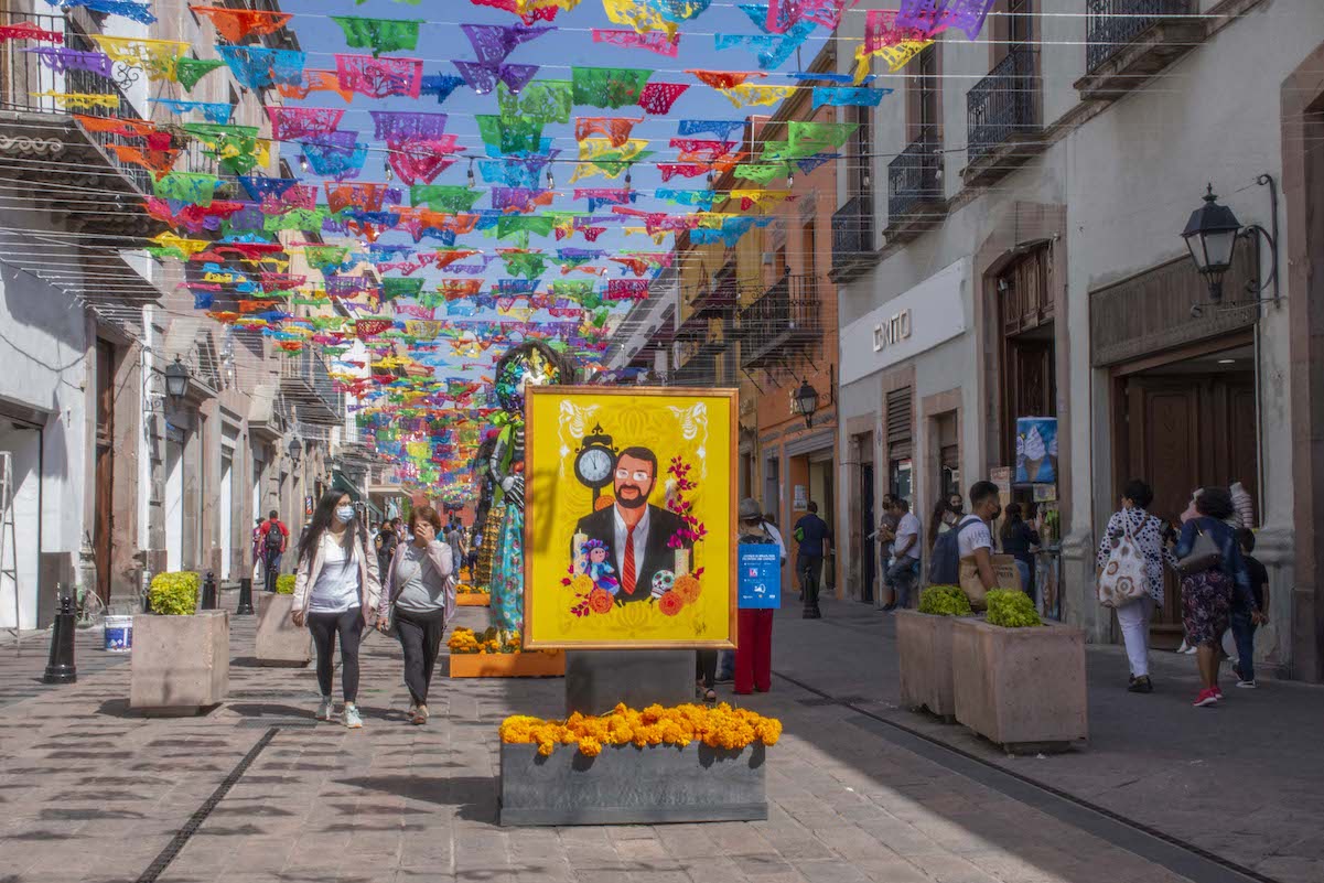 Como antes del Covid-19: festejos por el Día de Muertos regresan la vida a la capital de Querétaro