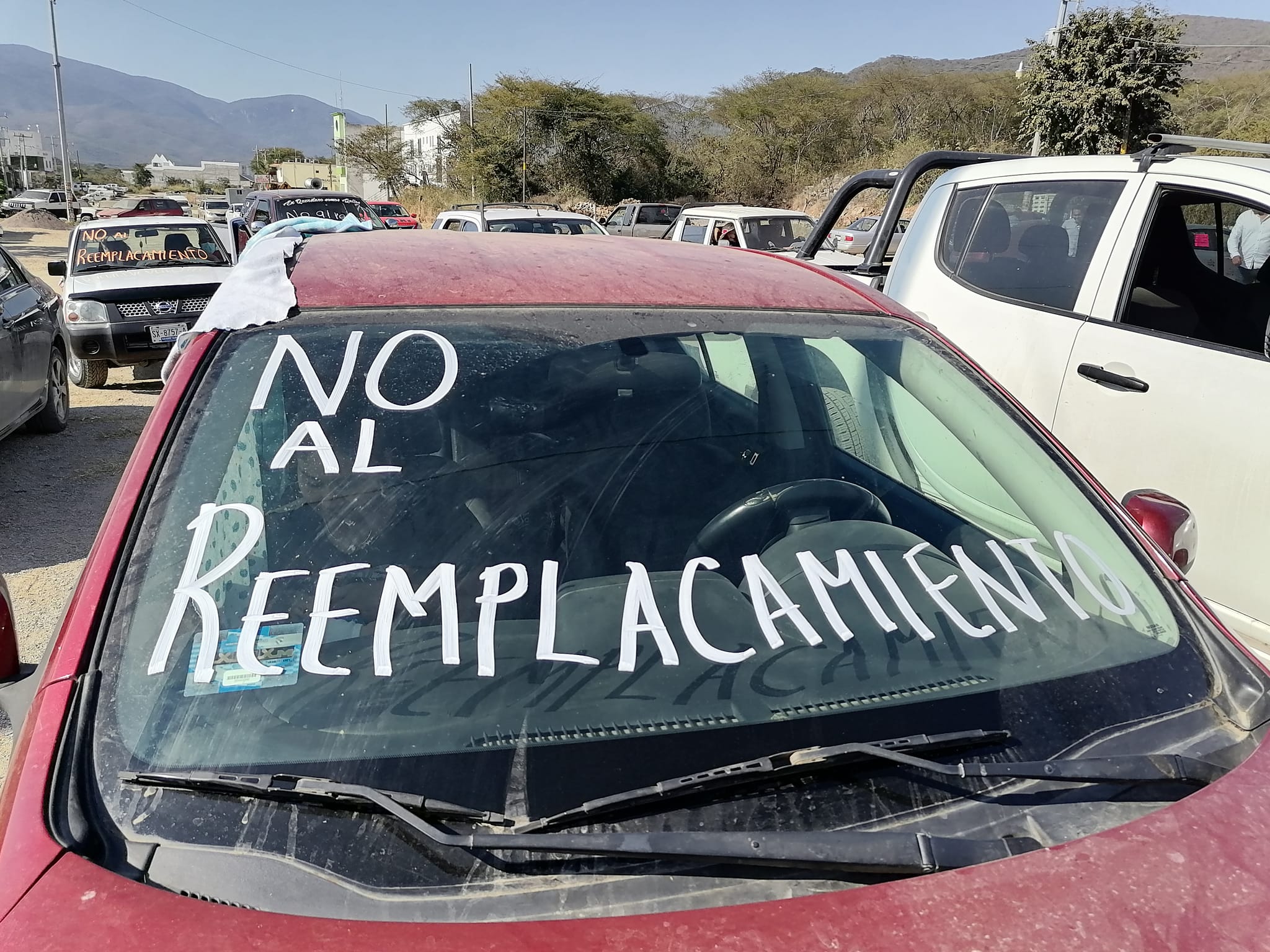Protestan en la Sierra Gorda contra el reemplacamiento en Querétaro