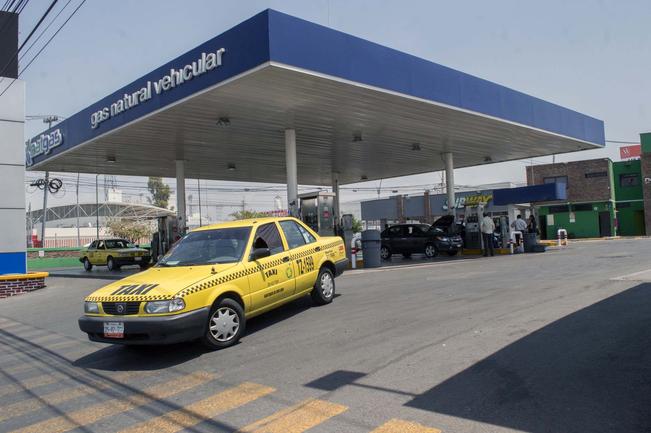 Taxistas pasan a gas natural