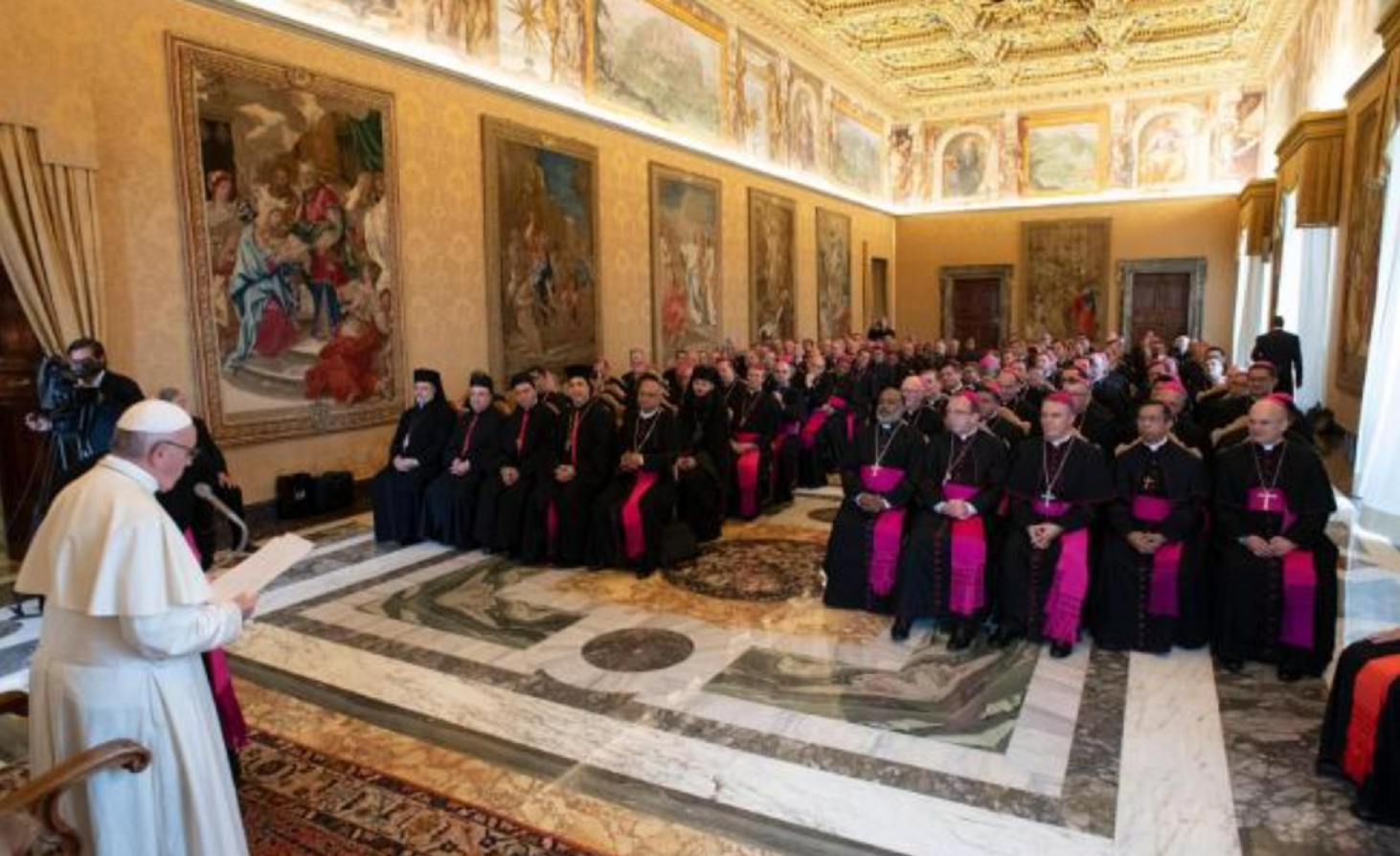 Papa Francisco ordena investigar a obispo acusado de abuso sexual