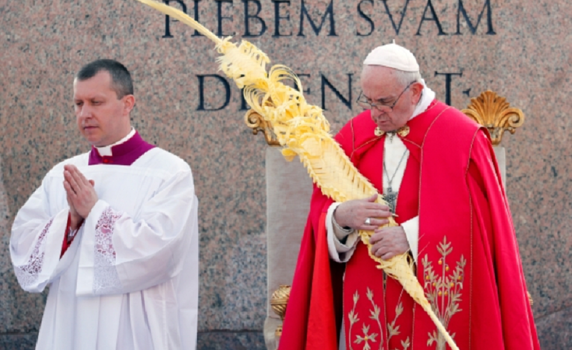 En Domingo de Ramos, el Papa dice que la Iglesia necesita humildad