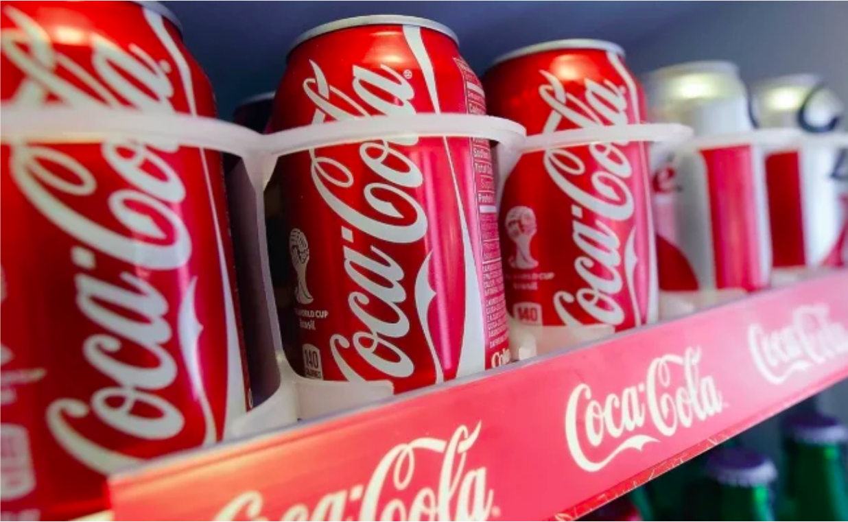 Coca-Cola elimina pl&aacute;stico en packs de latas