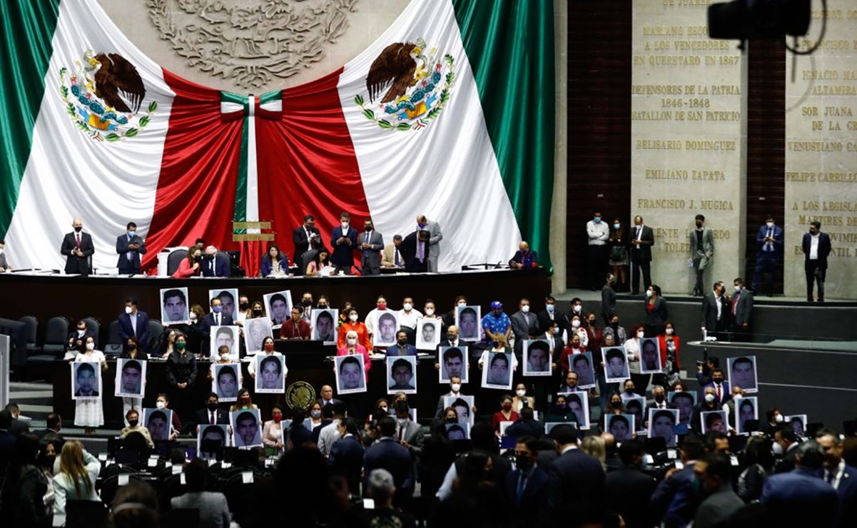 Morena reconoce deuda en caso Ayotzinapa; culpa al poder judicial de poner trabas