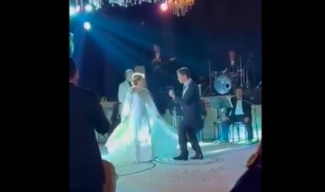 Video. As&iacute; bailaron Elba Esther Gordillo y Luis Antonio Lagunas el d&iacute;a de su boda