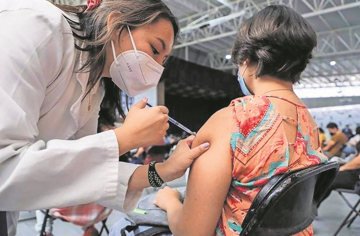 Reanudan vacunaci&oacute;n para los de 30 a 39 a&ntilde;os en Quer&eacute;taro; se hab&iacute;a cancelado por violencia en el Corregidora