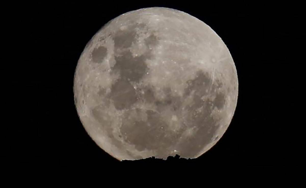 Calendario astron&oacute;mico mayo 2022. Luna llena y eclipse total