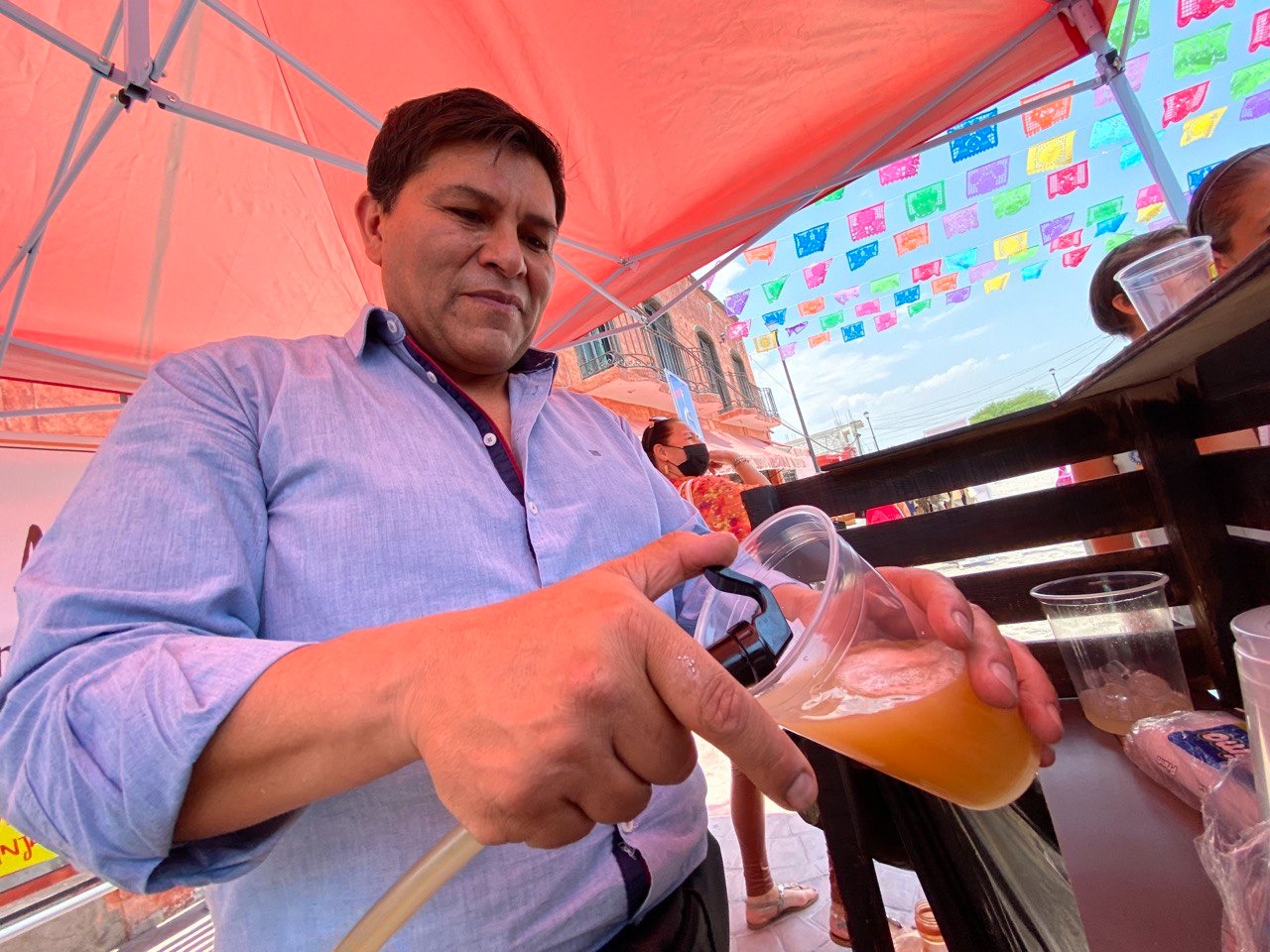 En San Vicente Ferrer preparan cerveza artesanal con un toque de naranja
