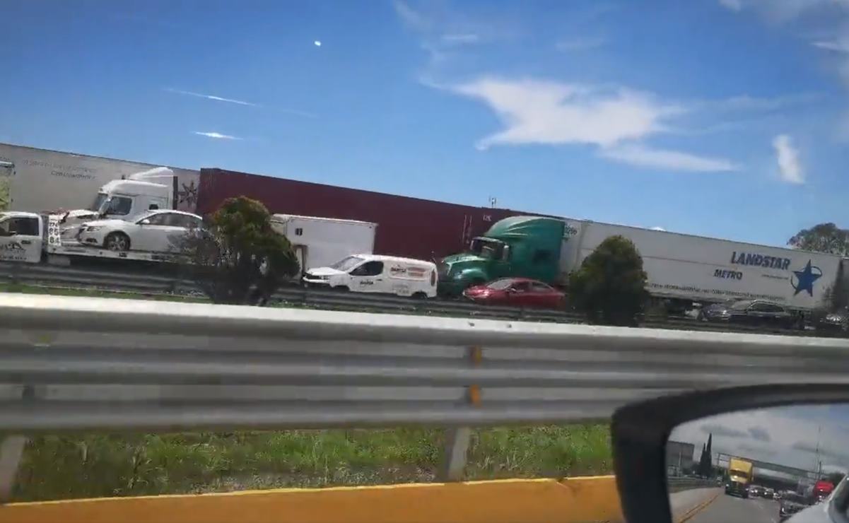VIDEO. Cierre en la autopista M&eacute;xico-Quer&eacute;taro deja fila de autos de m&aacute;s de 20 kil&oacute;metros