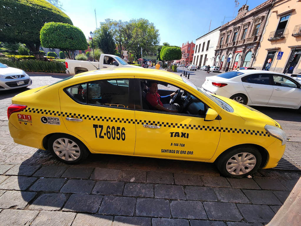 Taxis evitan recoger pasaje en 5 de Febrero; &quot;est&aacute; muy pesado el tr&aacute;fico&quot;