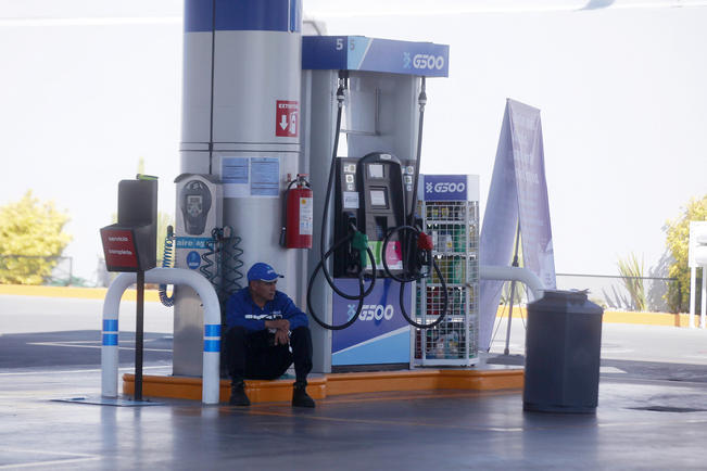 El desabasto de gasolina trajo consigo la renuncia de trabajadores de las estaciones de servicio
