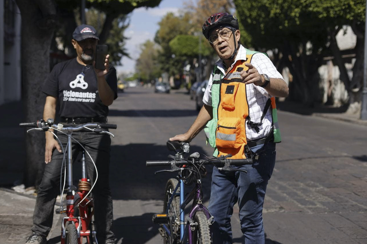 Con rodada, ciclistas piden alto a los accidentes viales en Quer&eacute;taro